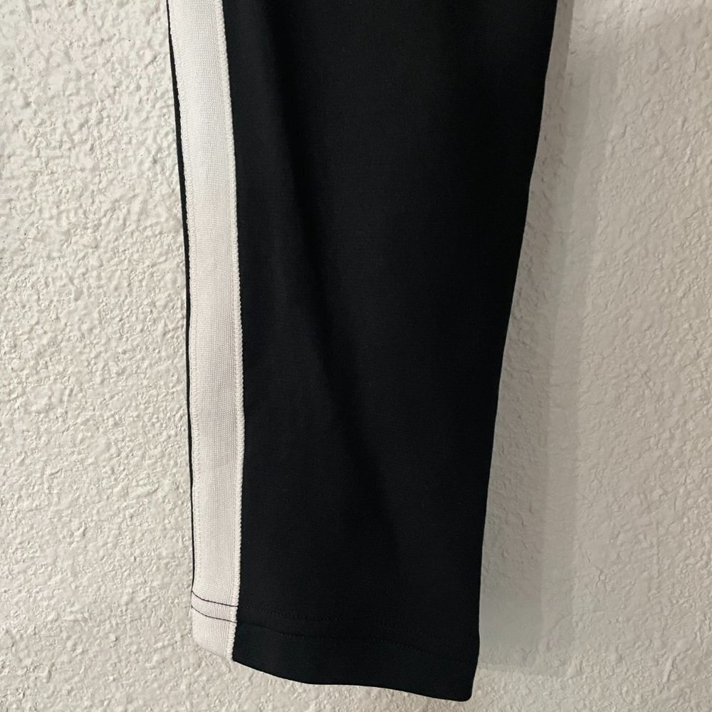 Under Armour Fortitude Loose Fit Black Long Sleeve. Medium. - Picture 7 of 8